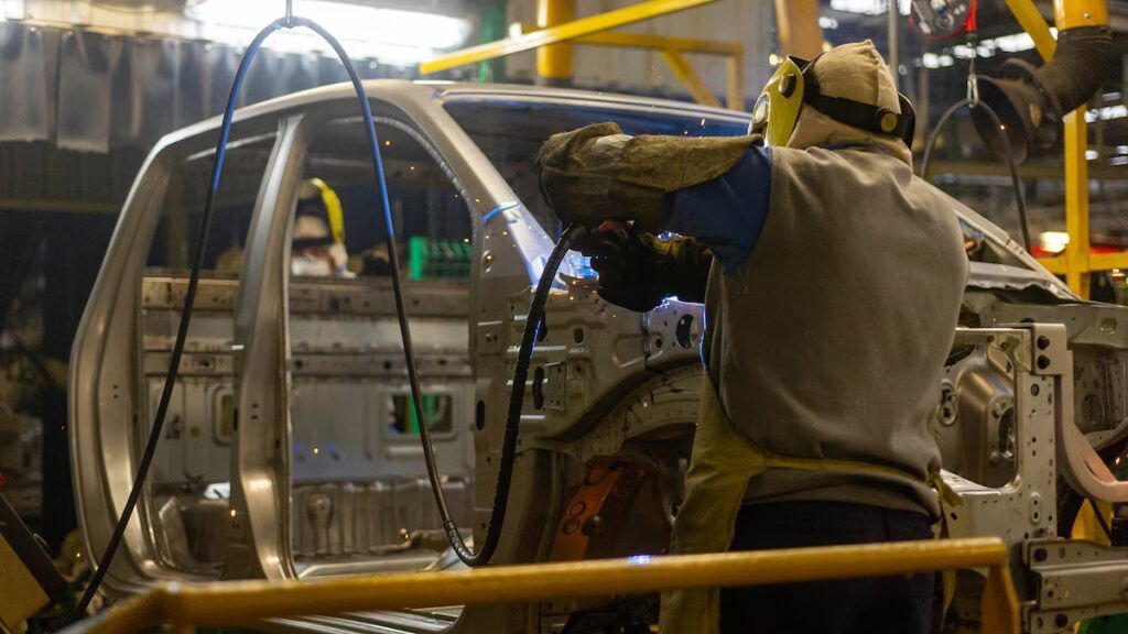 Nissan deja de fabricar autos en Argentina y se va a México