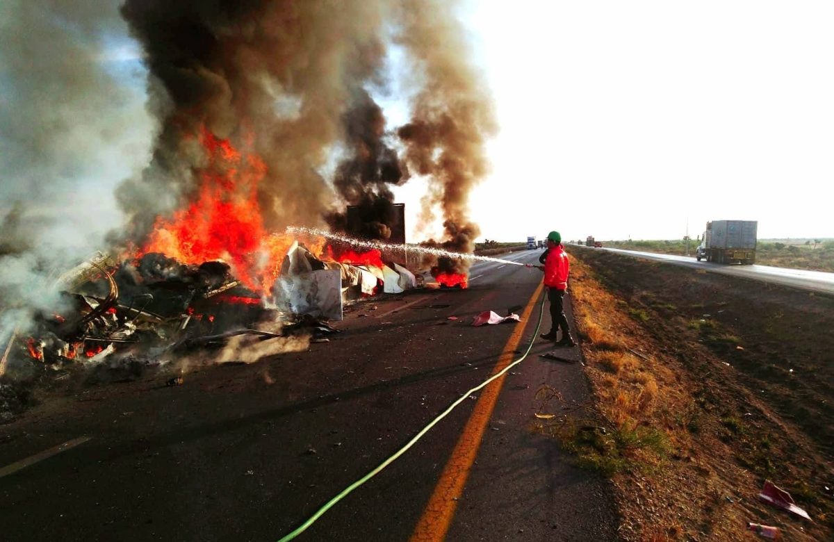 Fatal choque entre tráileres en la carretera hacia Mazapil