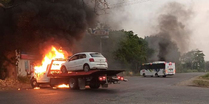 Ola de violencia en Villahermosa; reportan quema de autos y balaceras