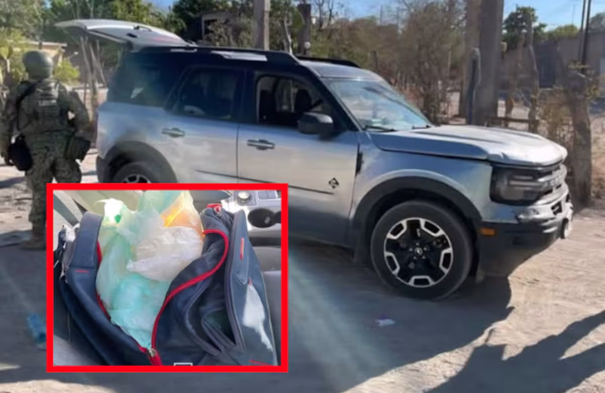 Encuentran auto abandonado cargado con presunta droga en Choix, Sinaloa; suman más de 2,000 dosis