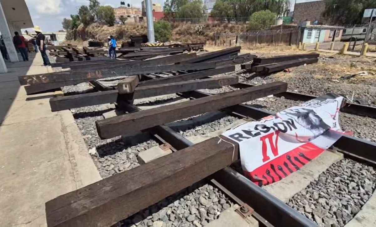 Maestros radicalizan protestas en Zacatecas: paralizan aeropuerto, trenes y oficinas gubernamentales