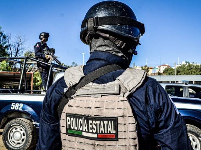 Sicarios Levantan a Joven Frente a la Presidencia Municipal  en Calera