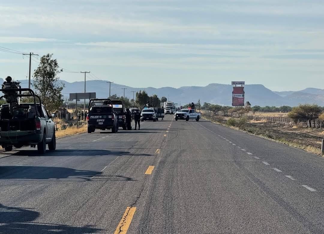 Abandonan camioneta con equipo táctico tras persecución en Aguascalientes