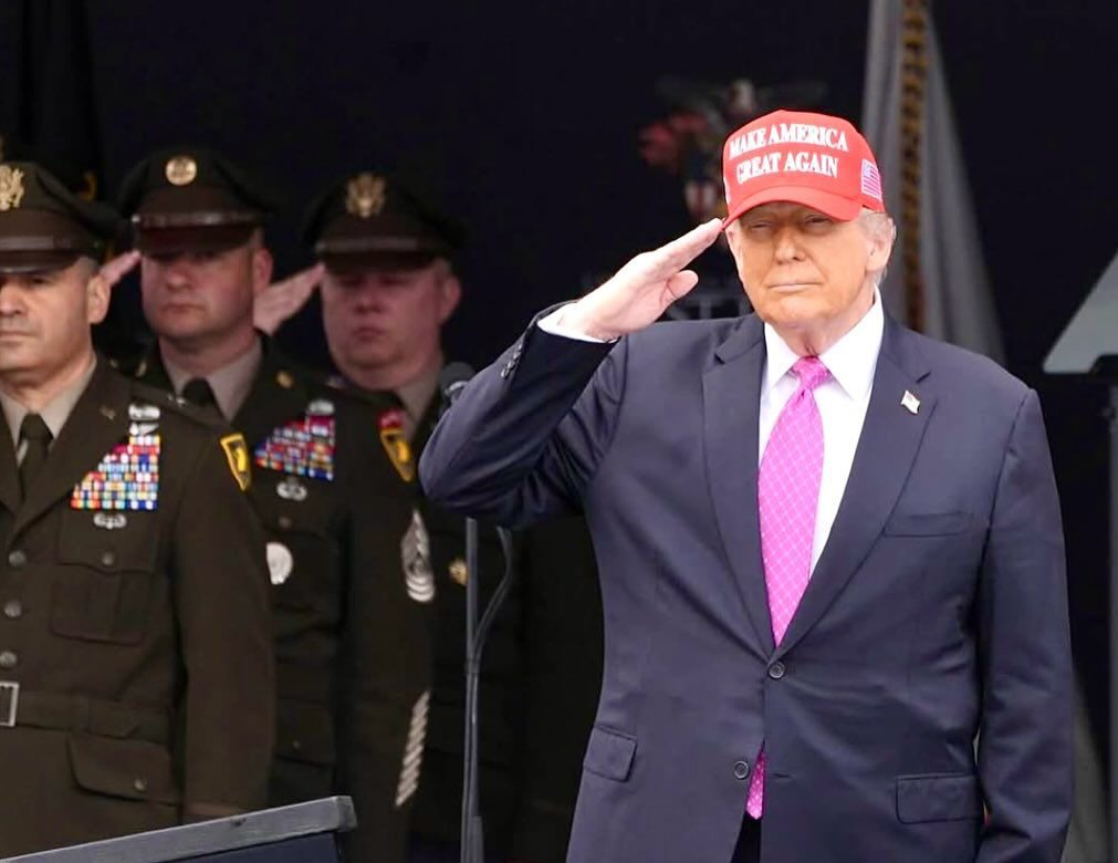Trump critica militares transgénero durante discurso en West Point