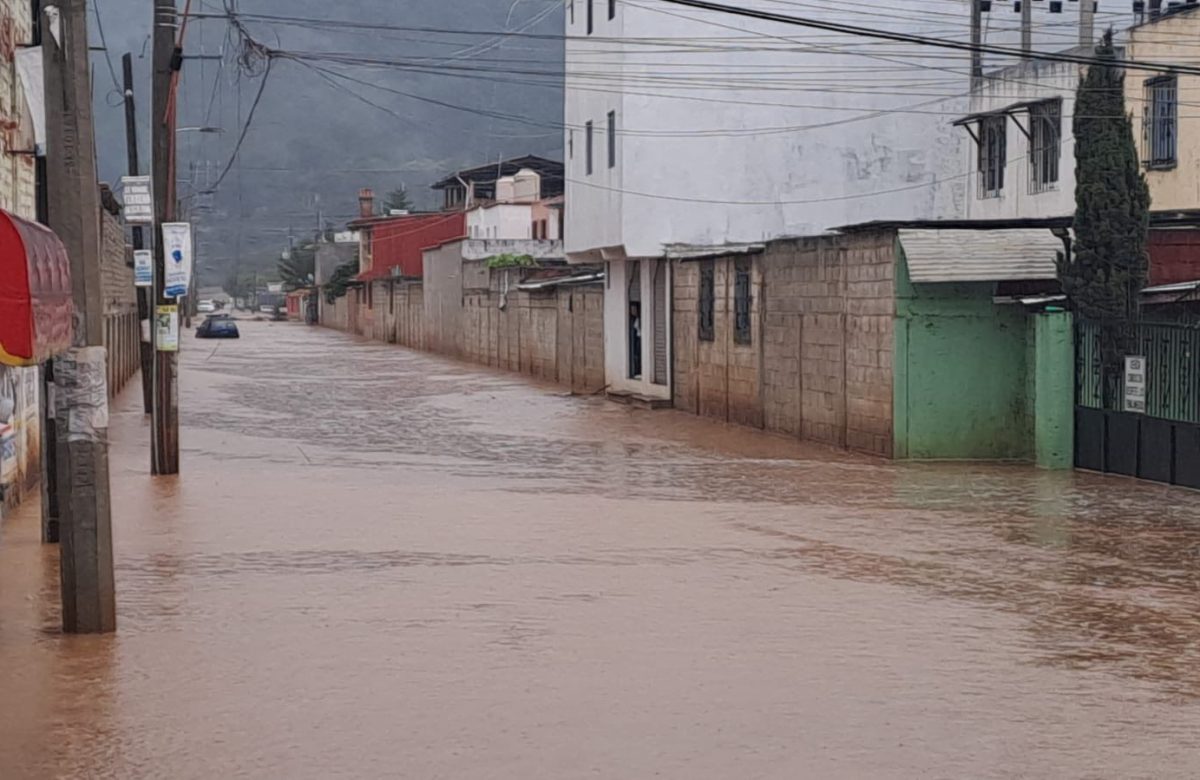 Fuertes lluvias causan inundaciones y daños en San Cristóbal de las Casas