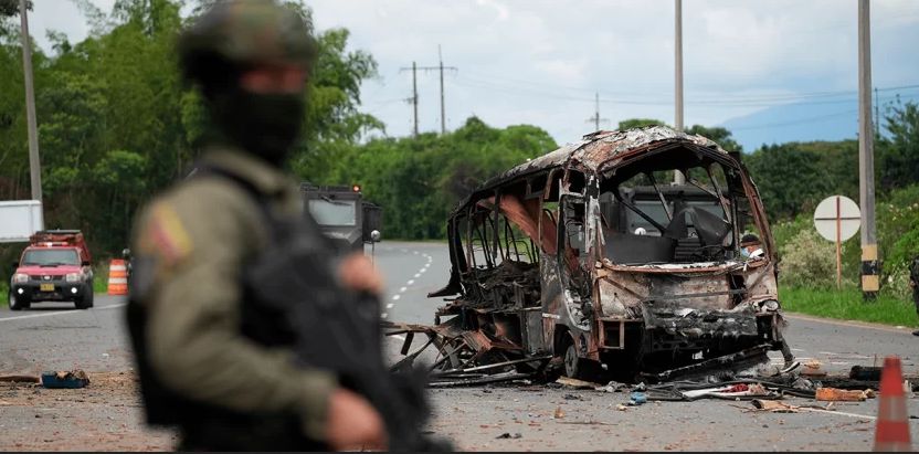 Ola de violencia sacude Colombia y agrava crisis política