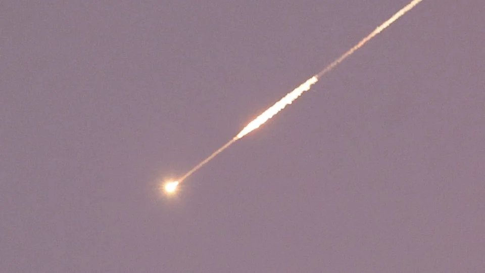 Irán lanza nueva oleada de misiles contra Israel tras fallido anuncio de alto el fuego