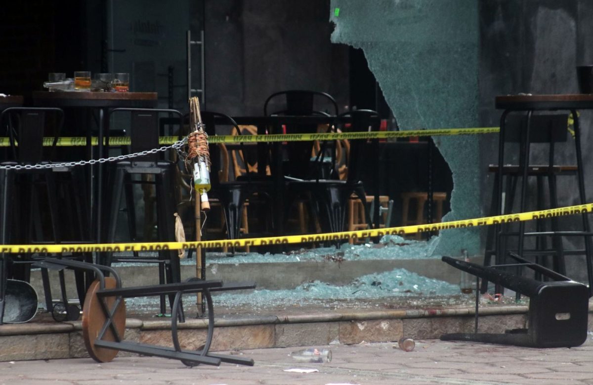 Seis lesionados en ataque a balazos en el exterior de Barezzito Bar, en Colima