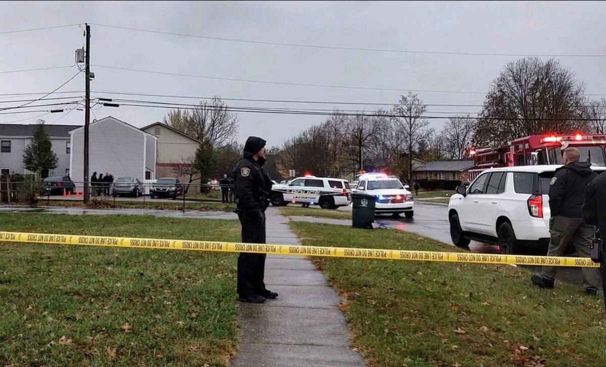 Tiroteo en iglesia de Kentucky deja dos mujeres muertas y un policía herido