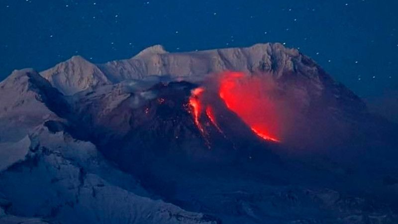 Erupciona el volcán Kliuchevskói tras sismos en la península de Kamchatka