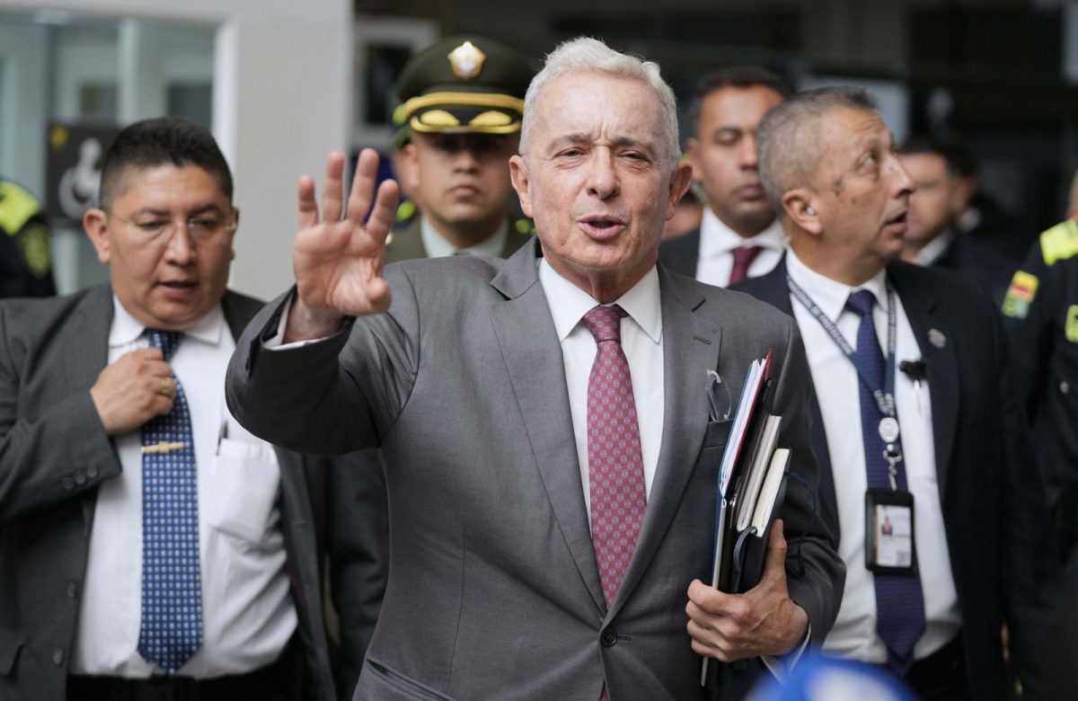 Condenan a Álvaro Uribe a 12 años de prisión por manipulación de testigos