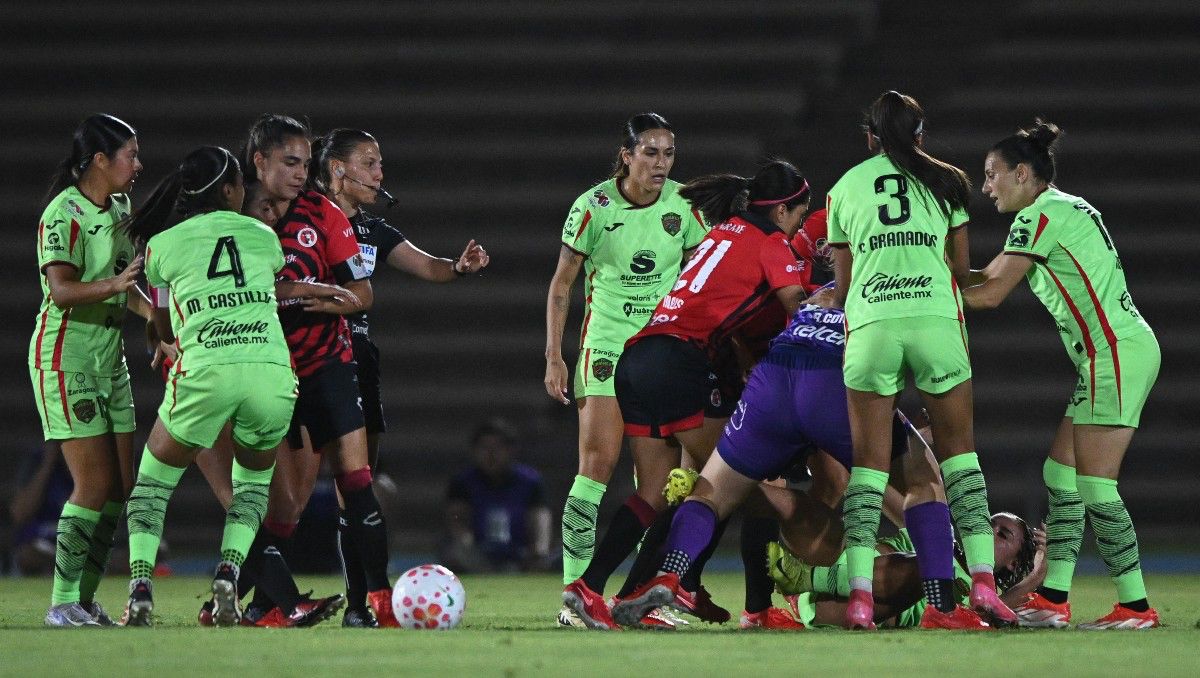 Jugadoras de Liga MX Femenil protagonizan pelea a golpes en el Juárez vs. Tijuana