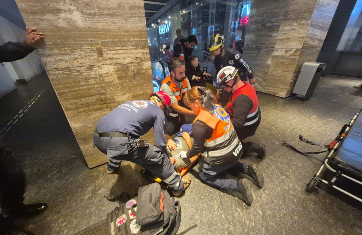 Dos lesionados por desplome de elevador en Plaza Mitikah