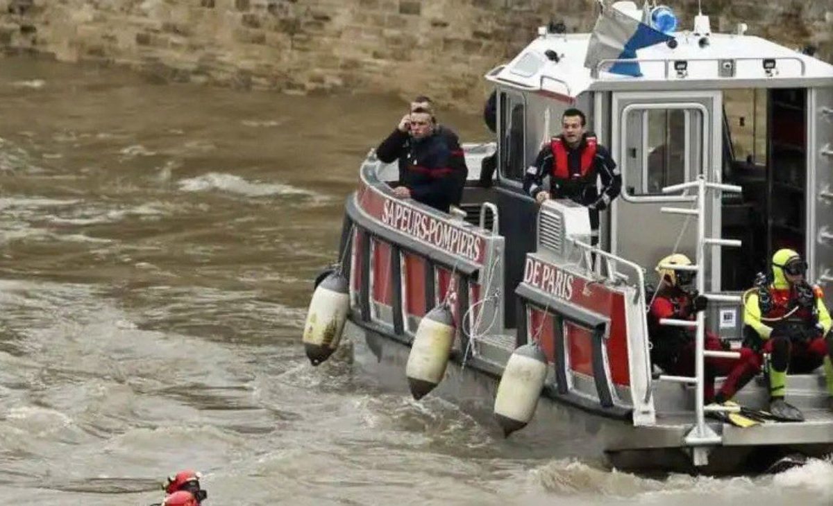 Hallan cuatro cadáveres en el río Sena
