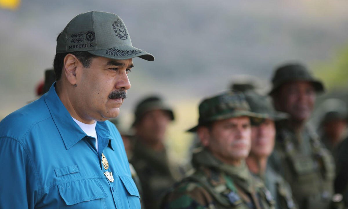 Maduro despliega 4.5 millones de soldados tras aumento de recompensa de EE.UU.