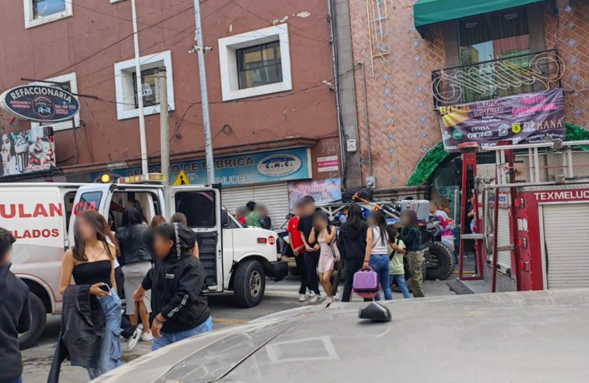 30 Menores intoxicados por inhalar gases tóxicos en Complejo Cultural en Puebla