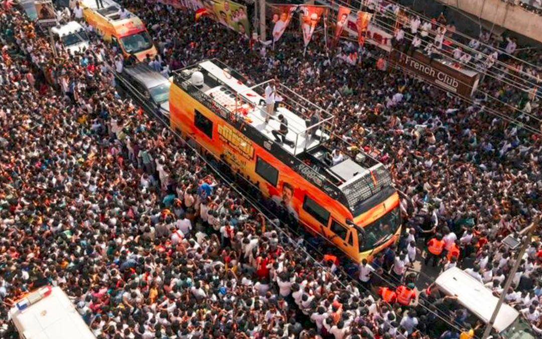 Estampida en mitin deja 31 muertos en India