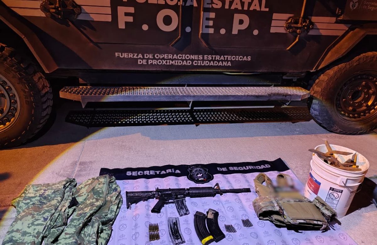 Aseguran en Teocaltiche vehículos robados, fusil y equipo táctico