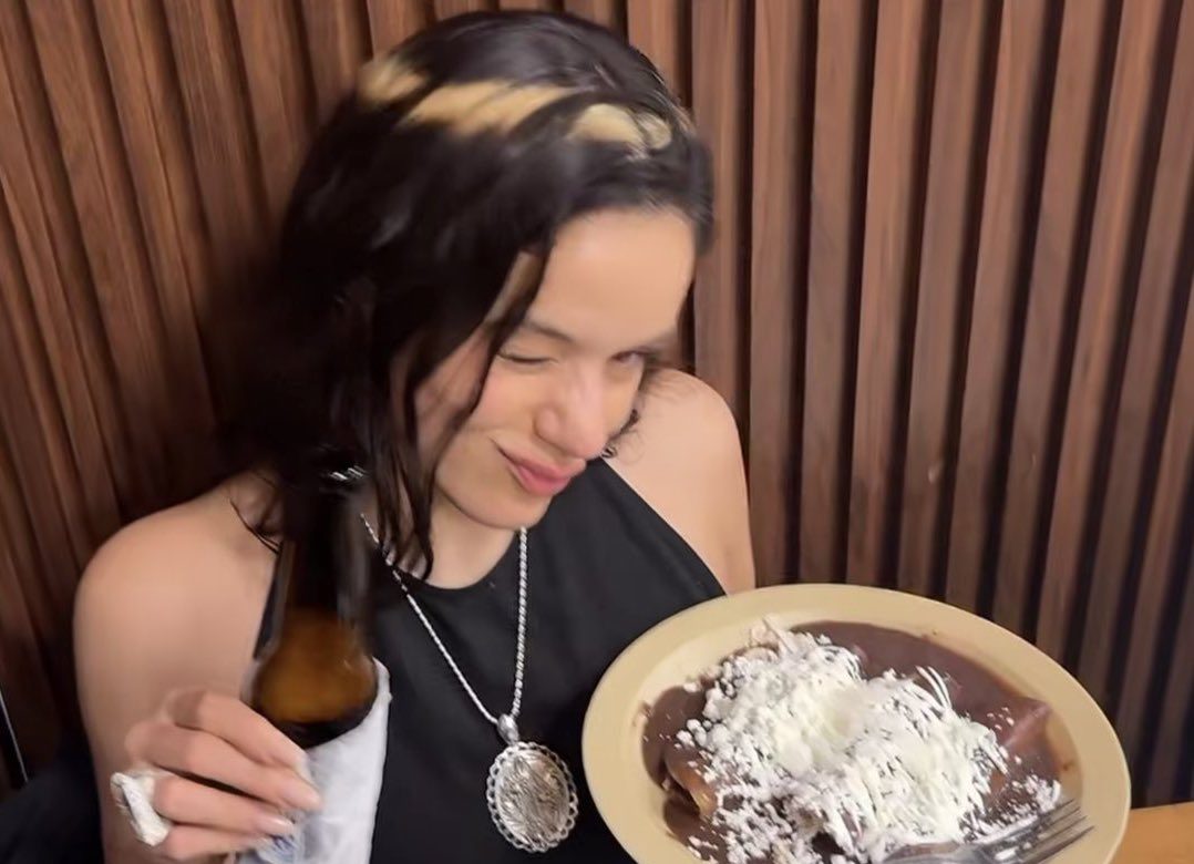Captan a la Rosalía comiendo comida mexicana en La Casa de Toño
