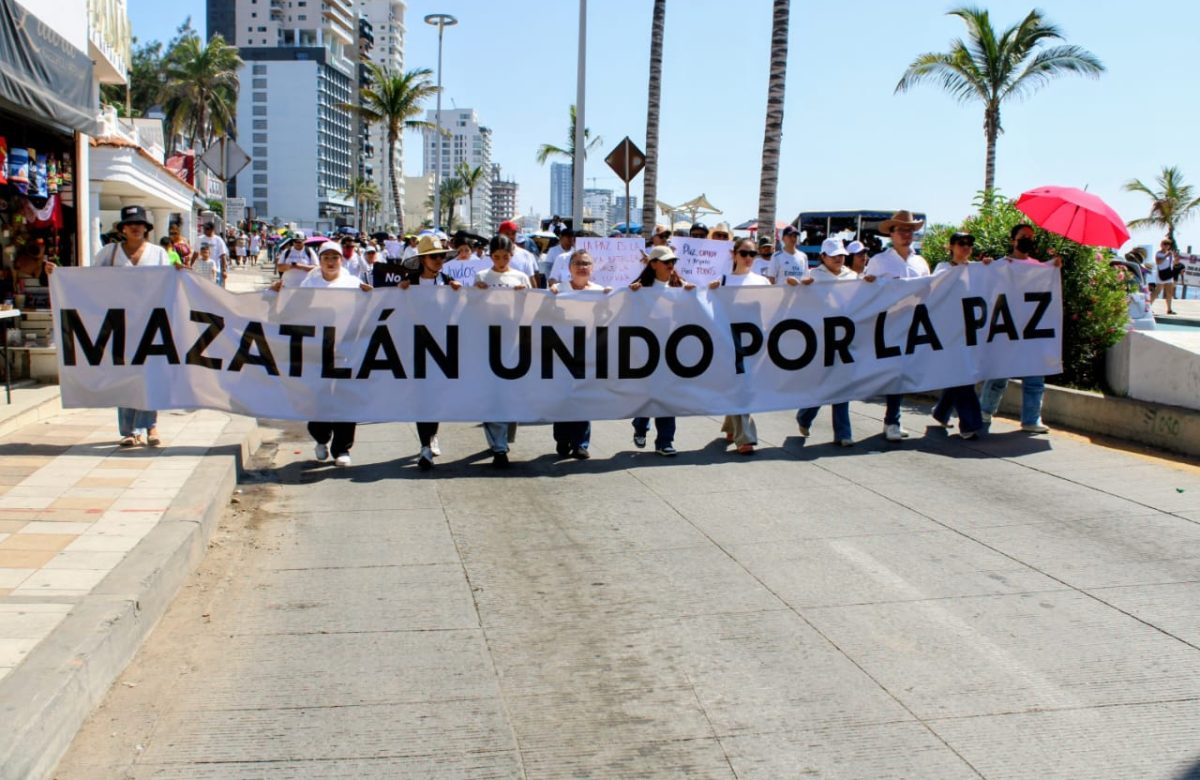 Familias marchan por los desparecidos en Mazatlán