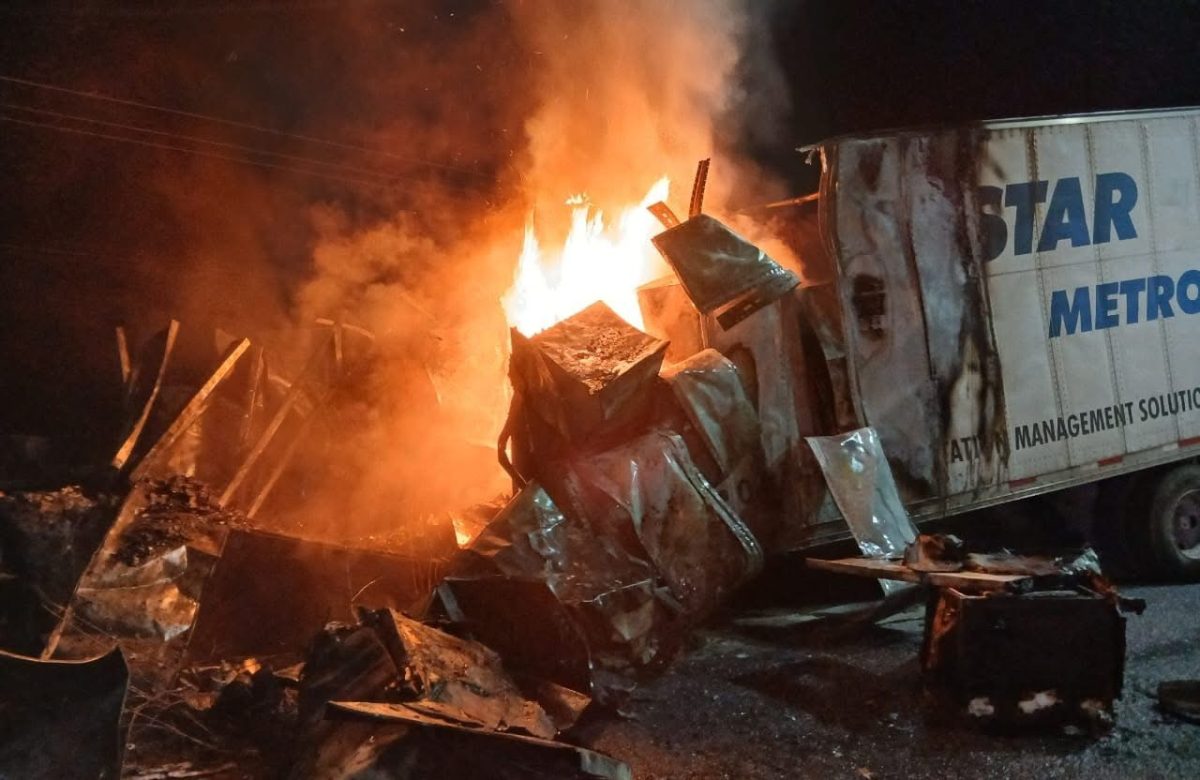 Fiscal confirma: 37 vehículos calcinados y un muerto tras bloqueos en Zacatecas