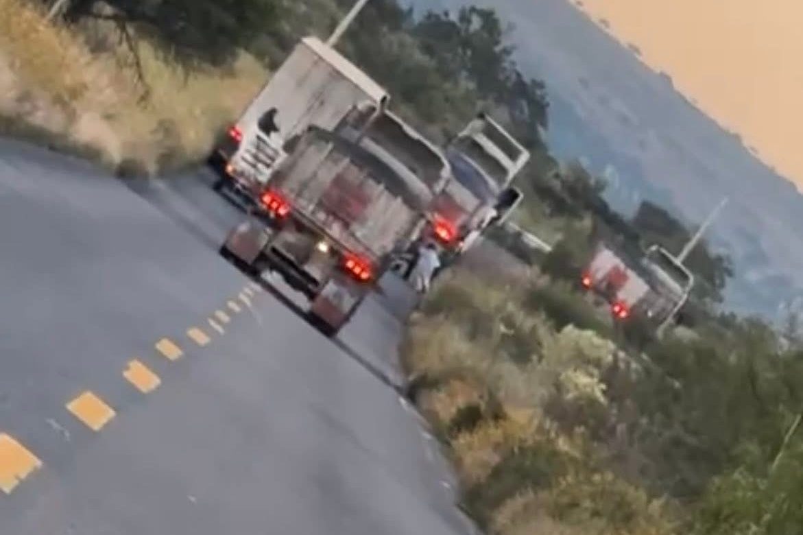Emboscada con explosivos deja cinco policías lesionados en la carretera federal 54