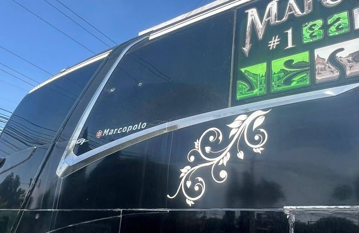 Ataque en carretera contra el autobús de Marco Flores y la Banda Jerez