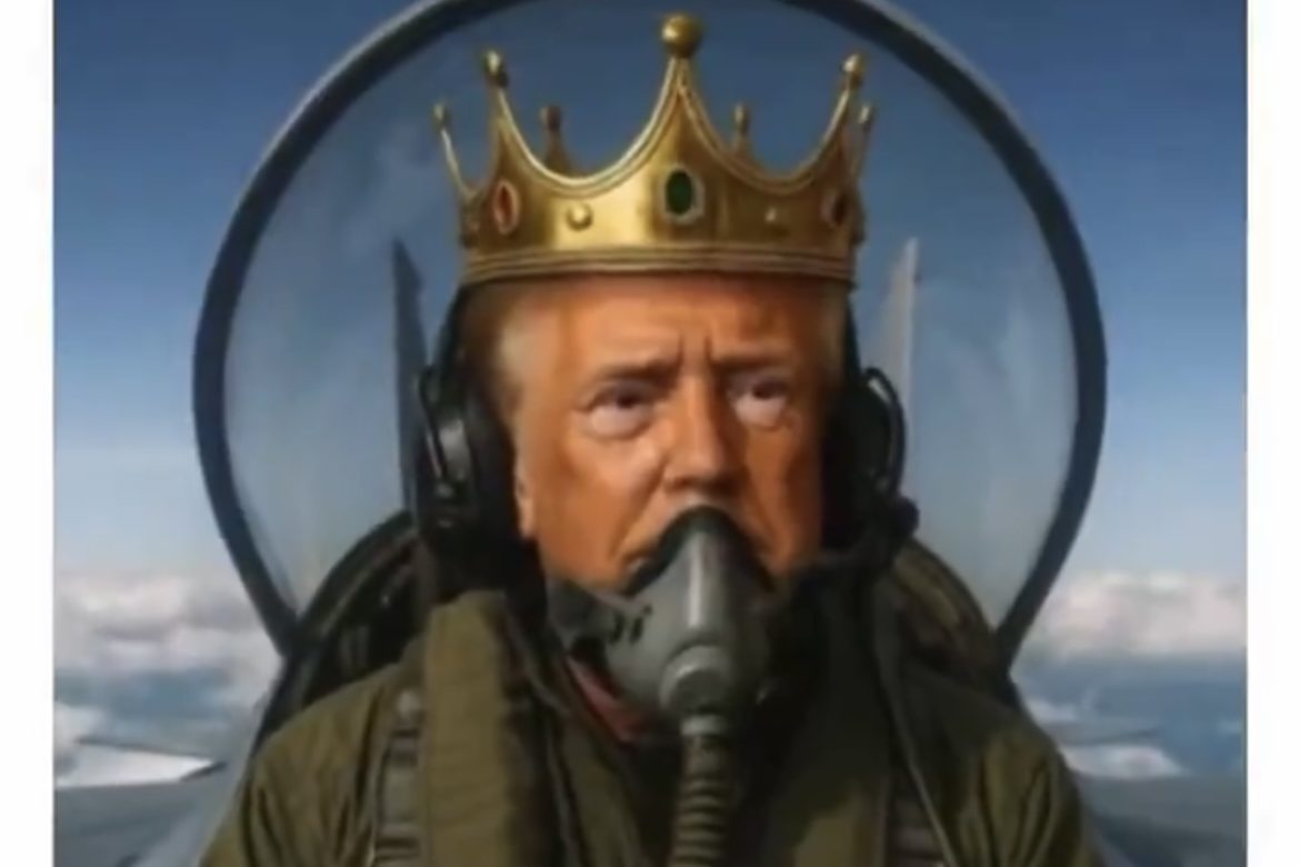 Trump se autoproclama rey tras manifestaciones