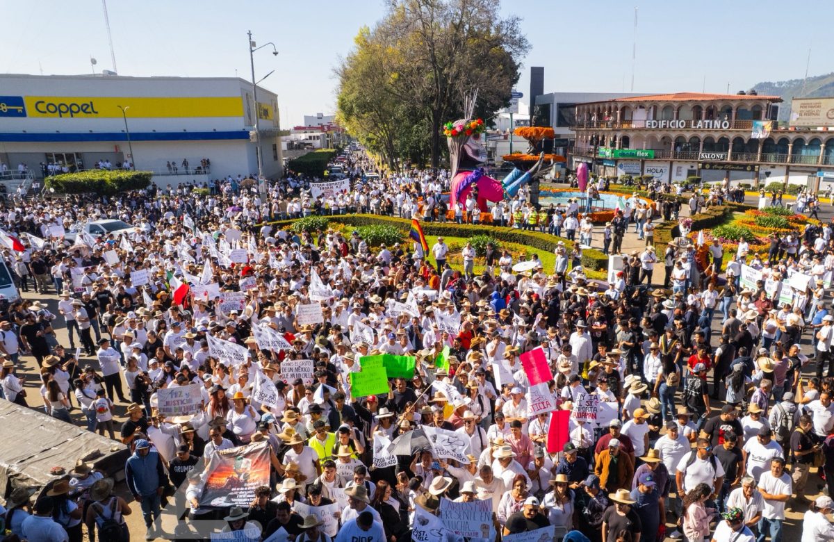 ¡Fuera Bedolla!, claman miles en megamarcha por Carlos Manzo