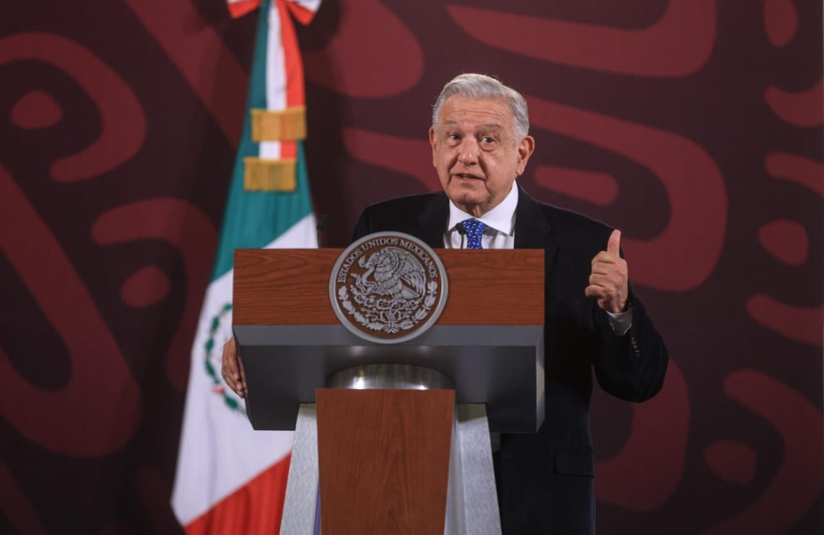 Pausan votación para felicitar a AMLO por su cumpleaños