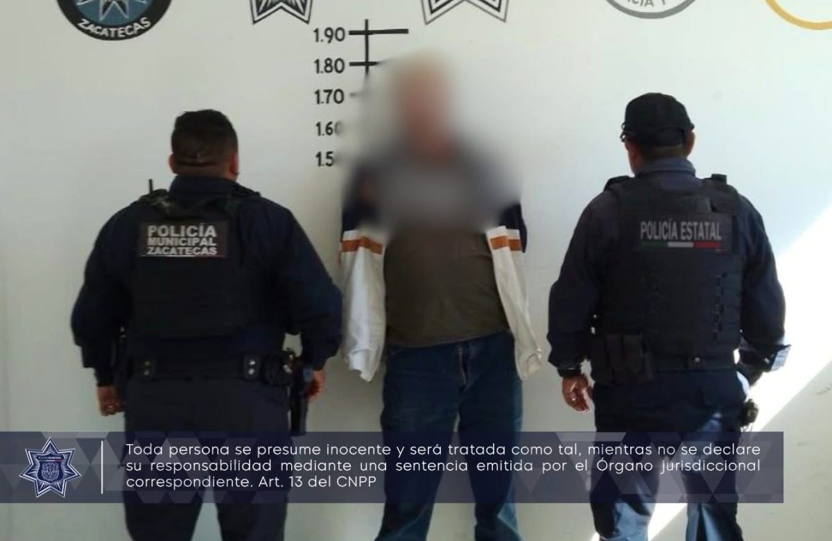 Detienen a hombre por dejar a tres niños solos dentro de una camioneta en campus universitario