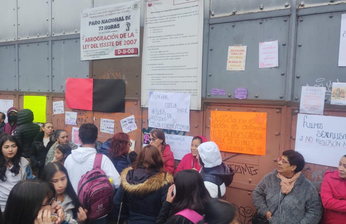 Padres toman el bulevar tras presunto caso de violencia digital en secundaria