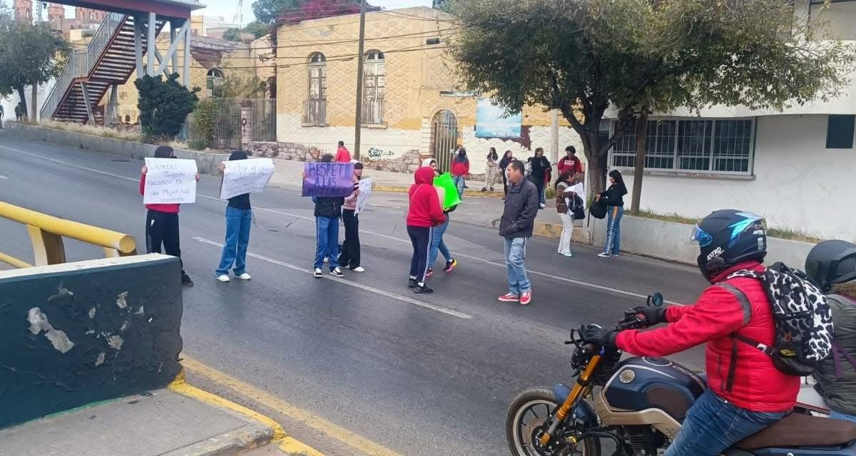 Tras protesta, padres logran la destitución del director de la Secundaria Técnica #1