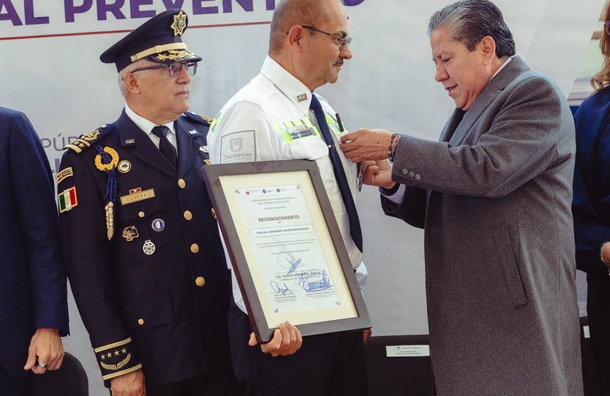 Reconocen a policías viales y anuncian aumento de sueldo en 2026