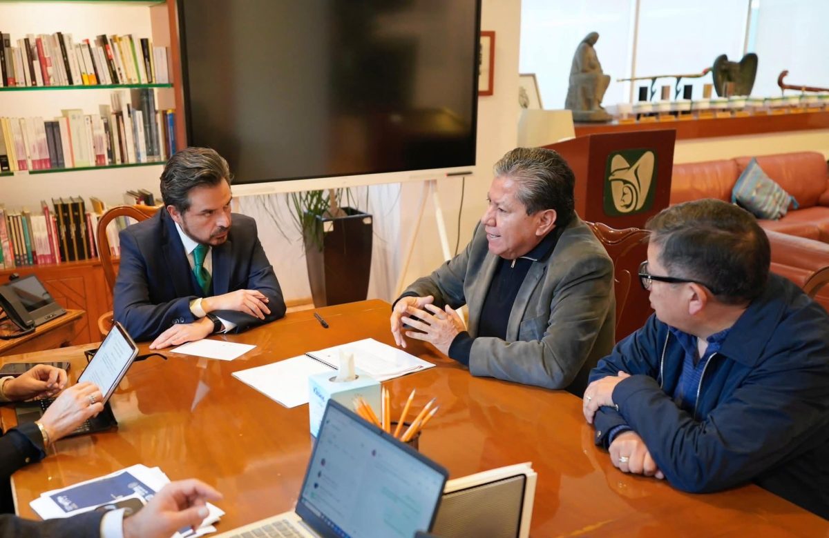 David Monreal revisa proyectos para mejorar servicios del IMSS en Zacatecas