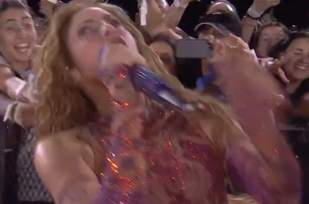 Shakira se lleva jalada de cabello en Uruguay