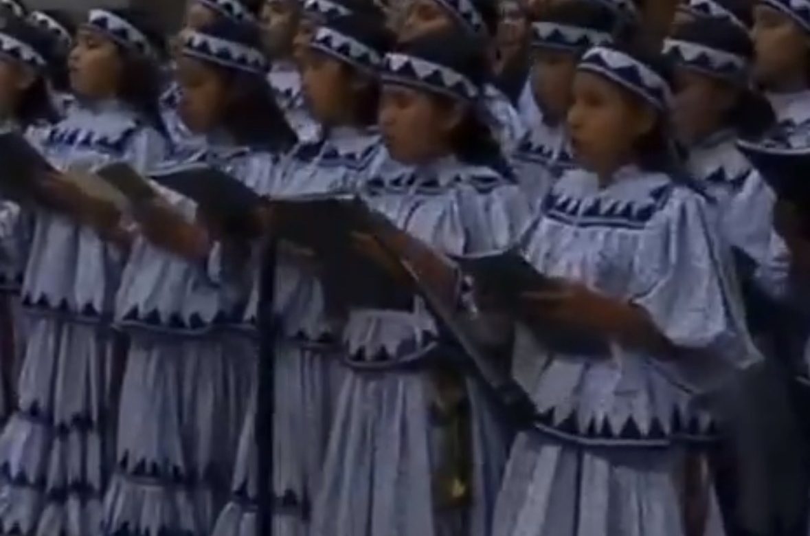 Coro de niñas rarámuris canta ‘La Guadalupana’ en el Vaticano