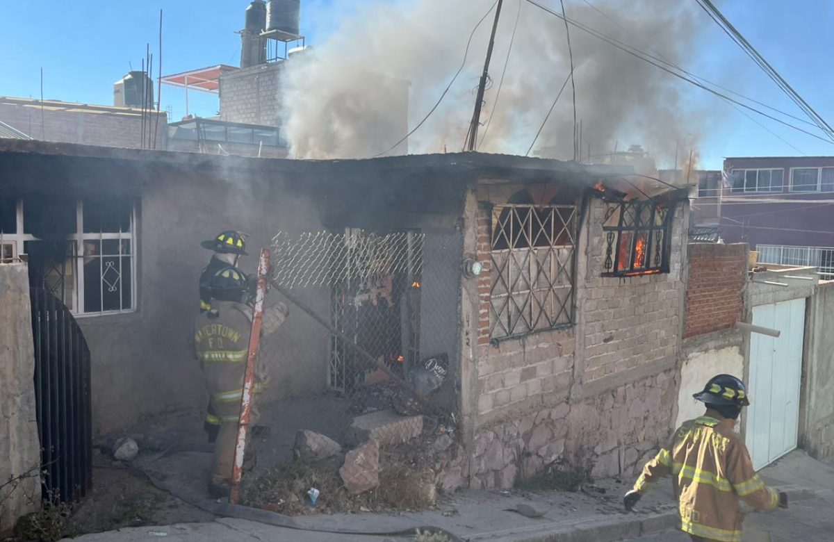 Rápida respuesta evita tragedia por incendio en vivienda de Lázaro Cárdenas