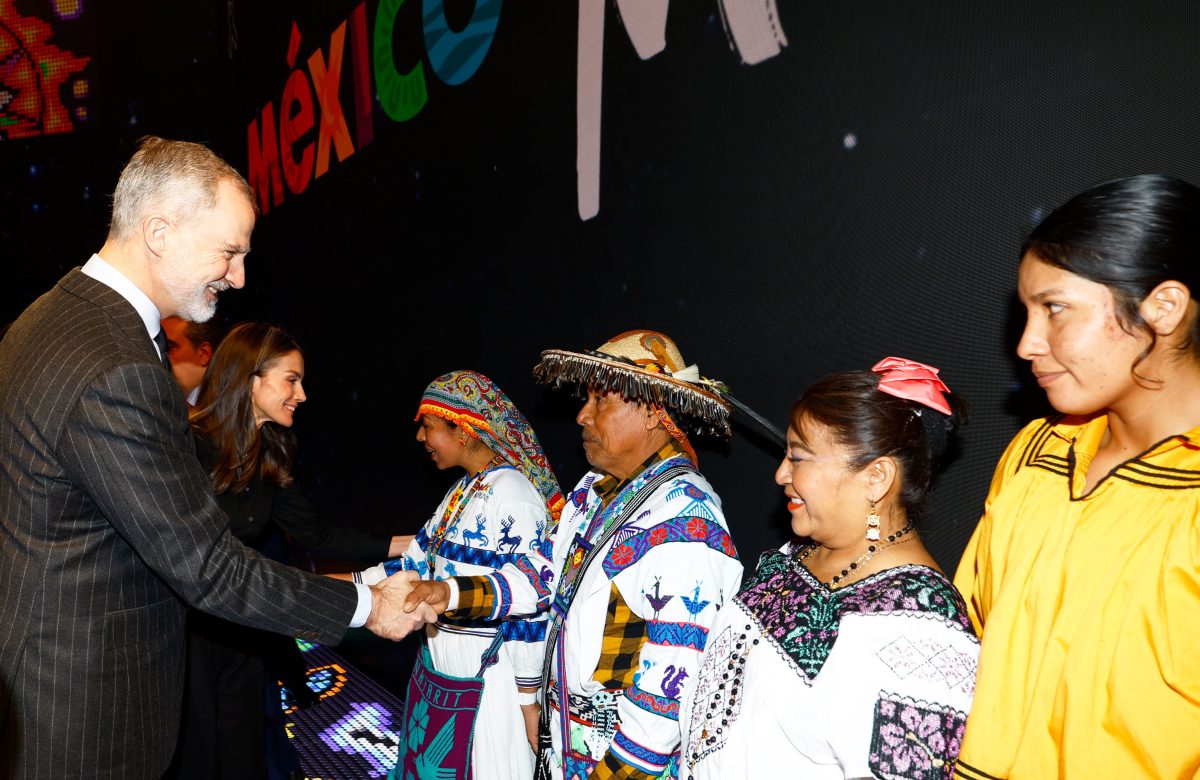 Reyes de España visitan stand de México en la Fitur