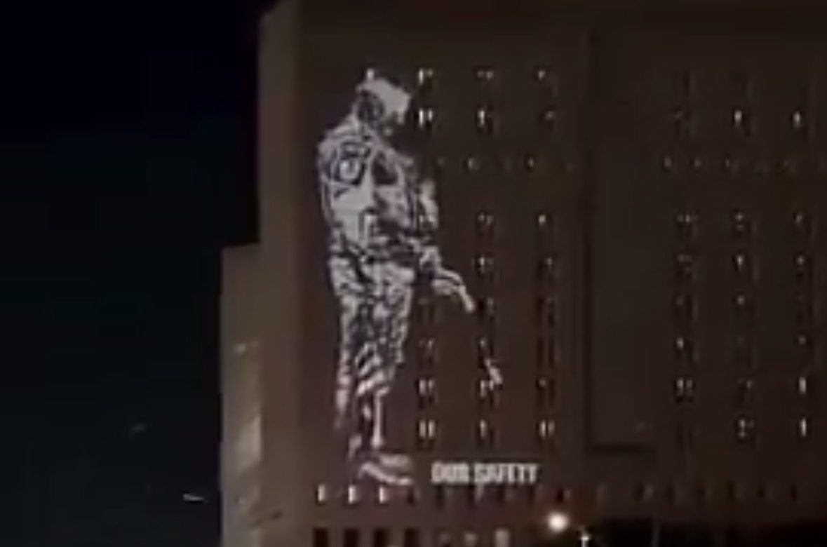 Proyectan video contra ICE en Los Ángeles