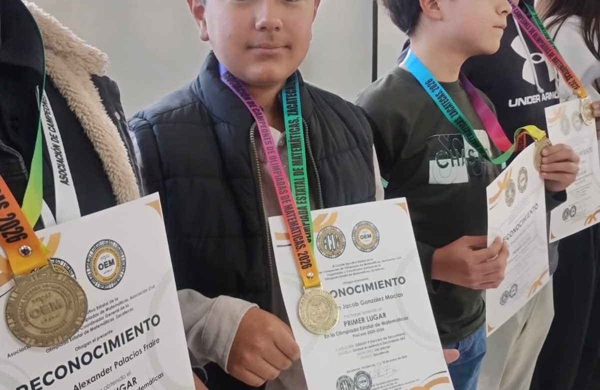 Estudiante de secundaria logra tricampeonato estatal en Matemáticas