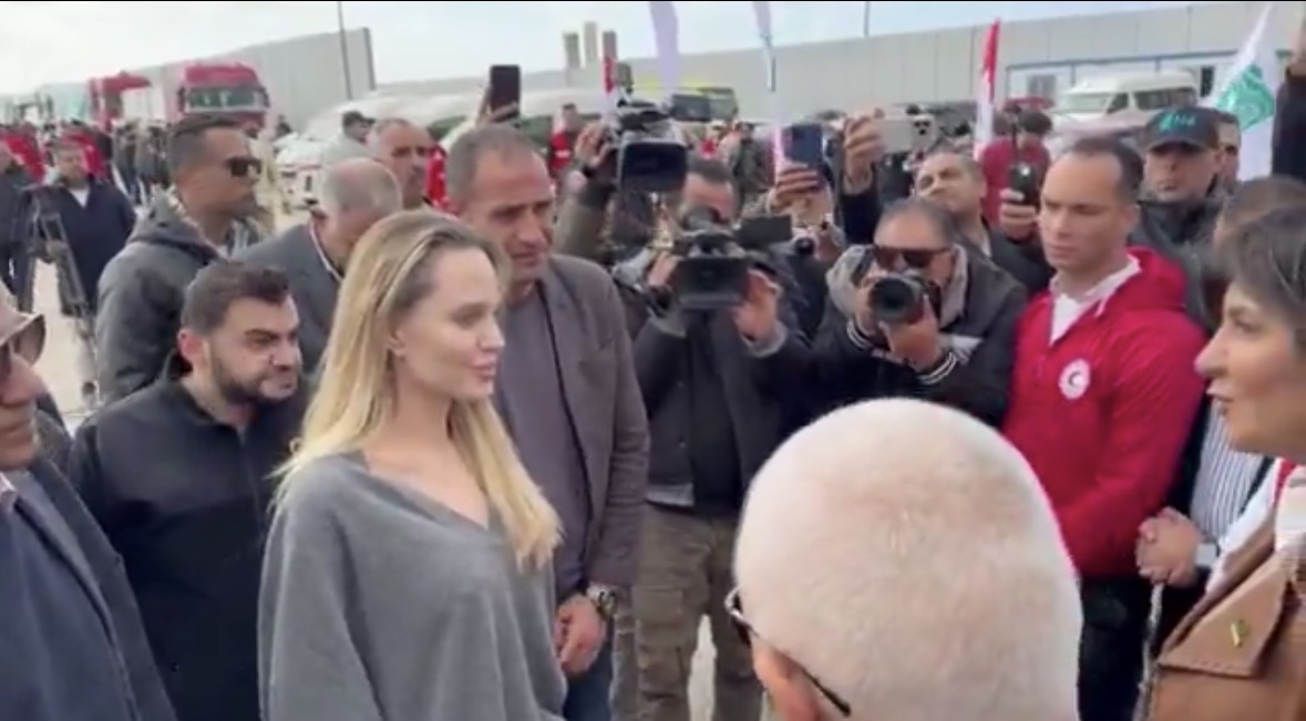 Angelina Jolie visita el lado egipcio del cruce de Rafah hacia Gaza