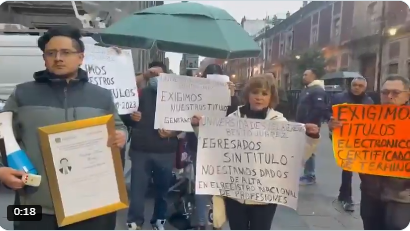 Egresados de la UBBJ protestan por falta de títulos