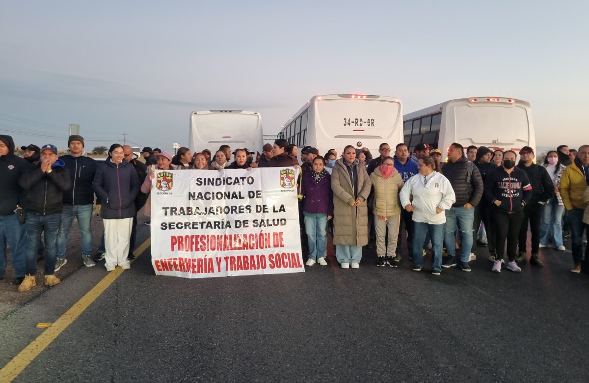 Enfermeras y trabajadoras sociales toman carreteras en Zacatecas: estalla protesta por pagos pendientes