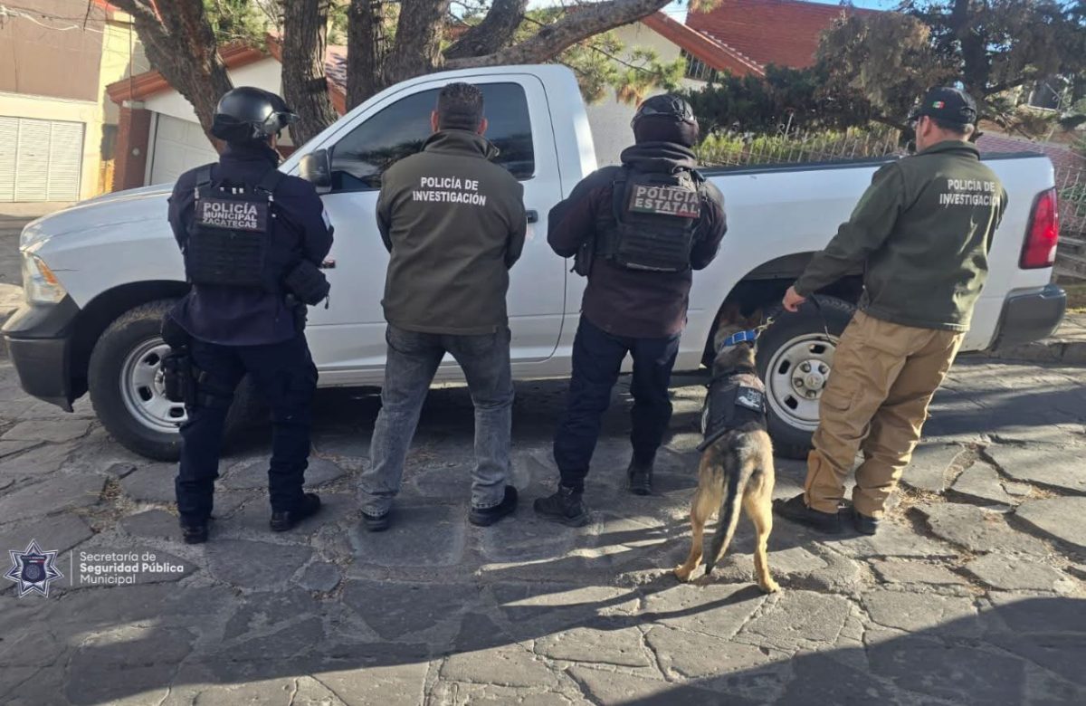 Aseguran camioneta con estrobos ocultos; investigan presunta suplantación de unidad de emergencia