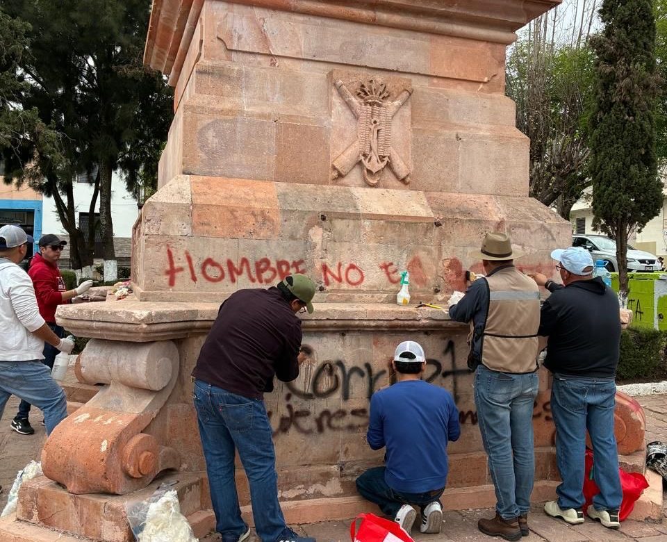 Limpian pintas en monumentos del Centro Histórico de Zacatecas