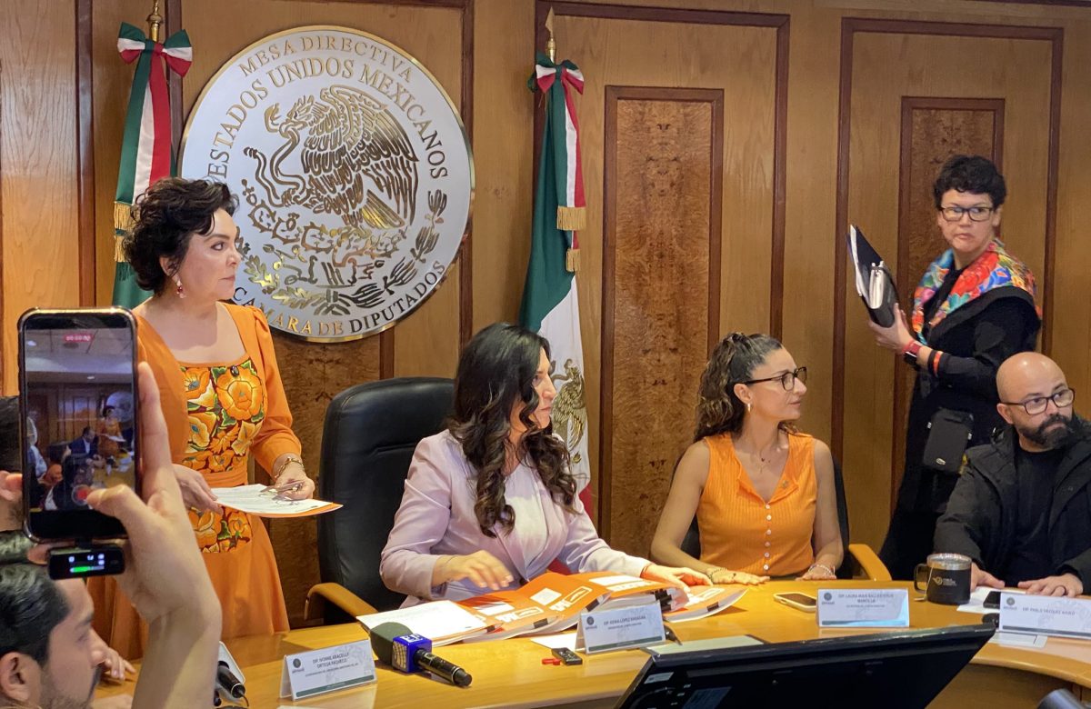 MC también entrega propuesta de reforma electoral