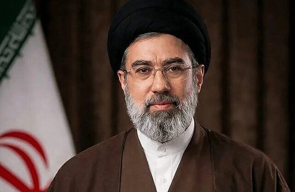 Ormuz debe permanecer cerrado: líder supremo de Irán