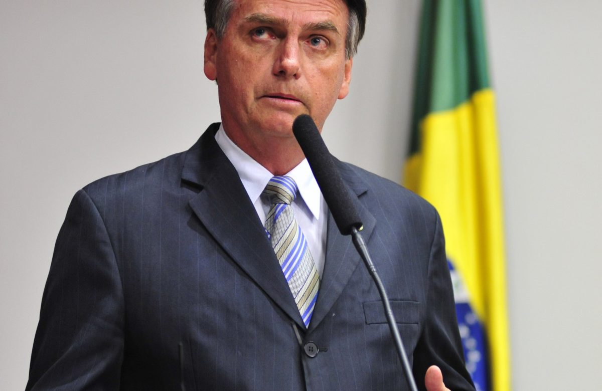 Trasladan a Jair Bolsonaro a hospital tras complicaciones