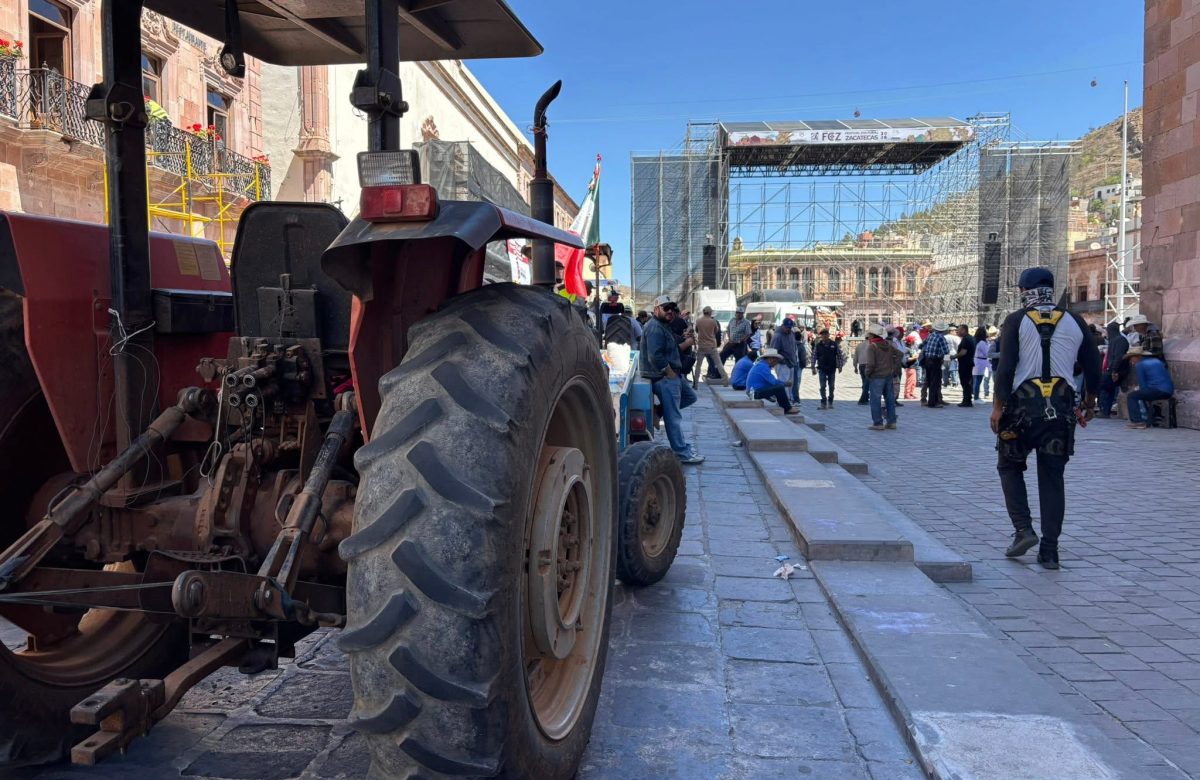 Escala crisis del campo: frijoleros cercan el Centro Histórico y ponen en jaque al Festival